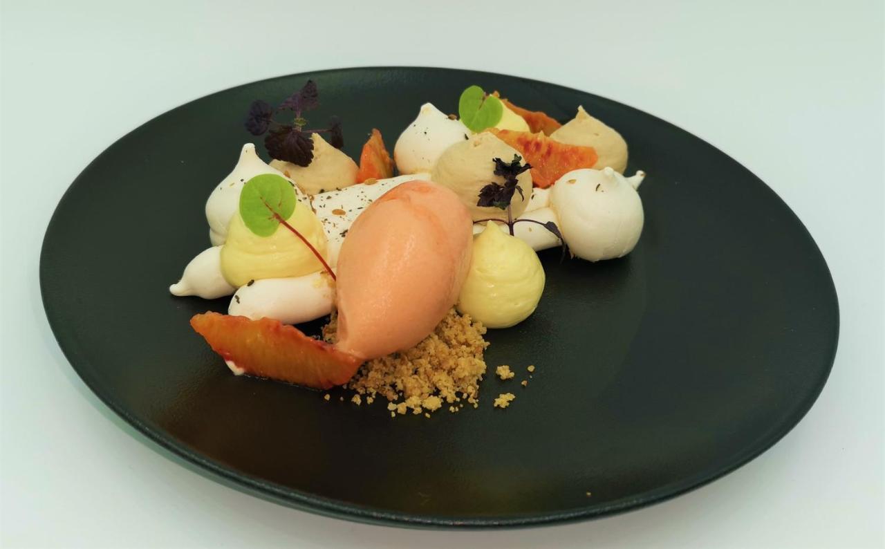 Logis Hotel Le Relais De La Poste Restaurant Le Fil Du Temps Thury-Harcourt-le-Hom Eksteriør billede