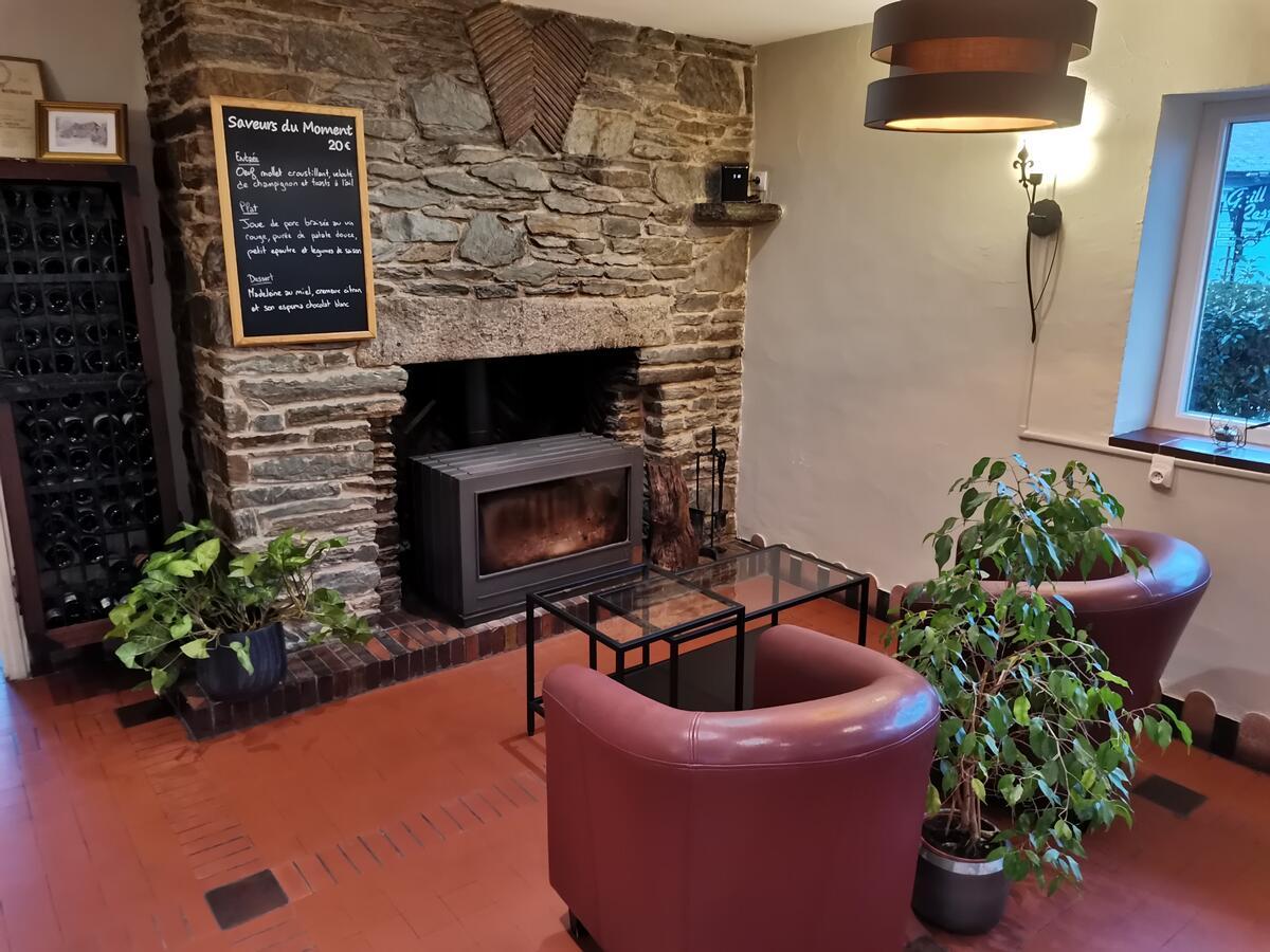 Logis Hotel Le Relais De La Poste Restaurant Le Fil Du Temps Thury-Harcourt-le-Hom Eksteriør billede