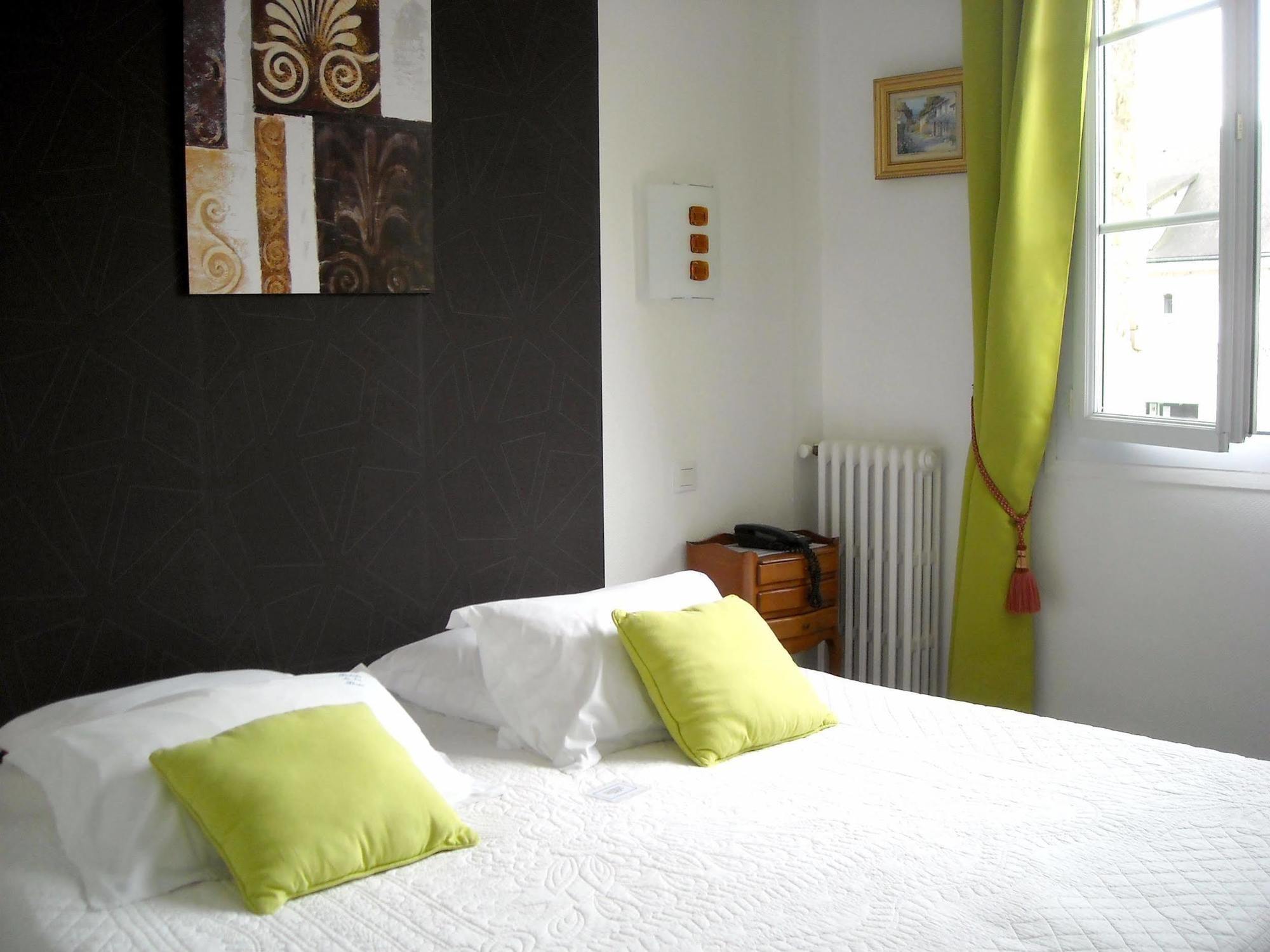 Logis Hotel Le Relais De La Poste Restaurant Le Fil Du Temps Thury-Harcourt-le-Hom Eksteriør billede