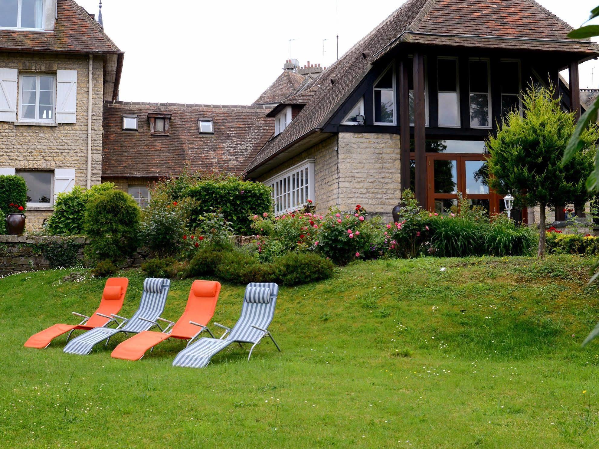 Logis Hotel Le Relais De La Poste Restaurant Le Fil Du Temps Thury-Harcourt-le-Hom Eksteriør billede