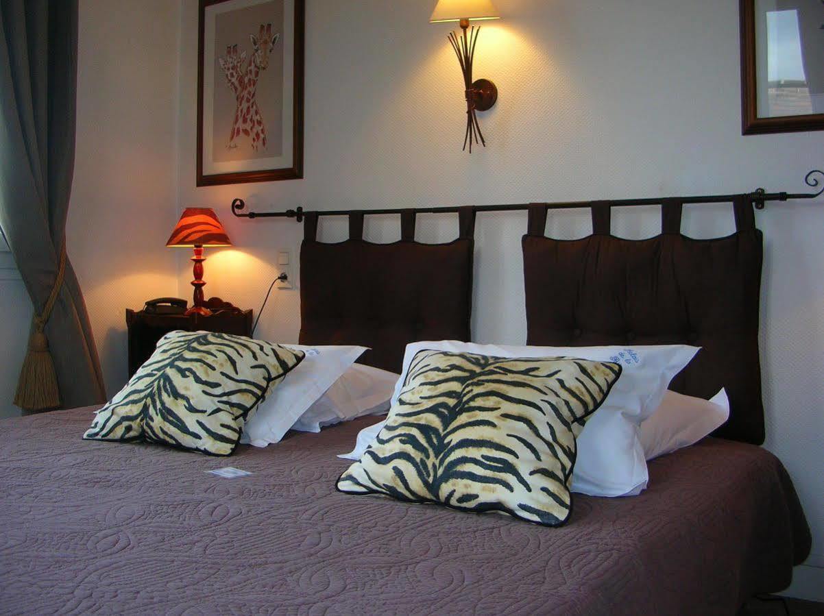Logis Hotel Le Relais De La Poste Restaurant Le Fil Du Temps Thury-Harcourt-le-Hom Eksteriør billede